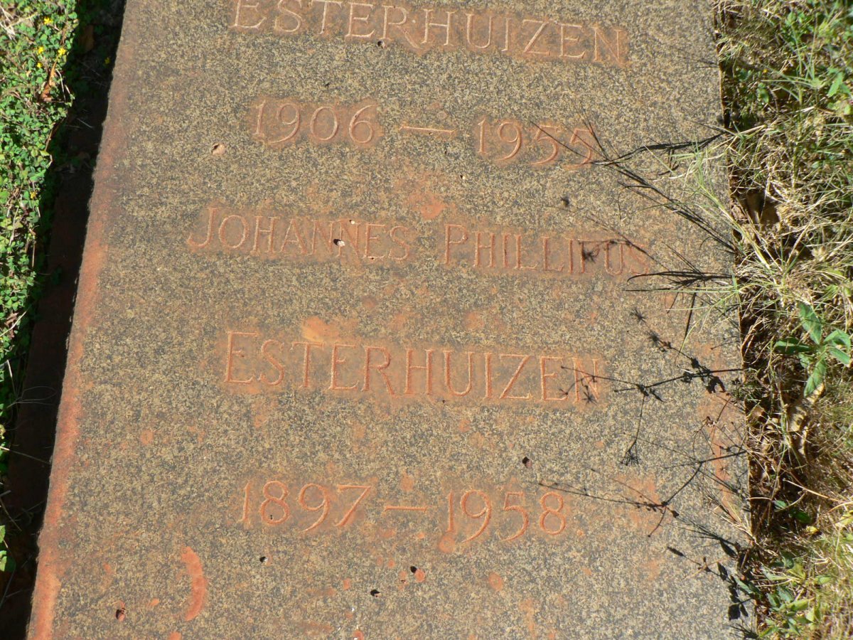 ESTERHUIZEN Johannes Phillipus 1897-1958 &amp; Doreen Antoinette 1906-1955