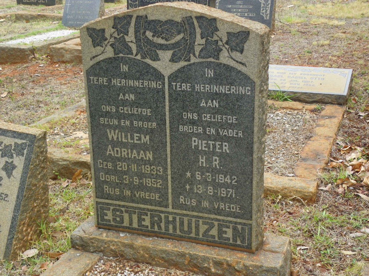 ESTERHUIZEN Willem Adriaan 1933-1952 :: ESTERHUIZEN Pieter H.R. 1942-1971