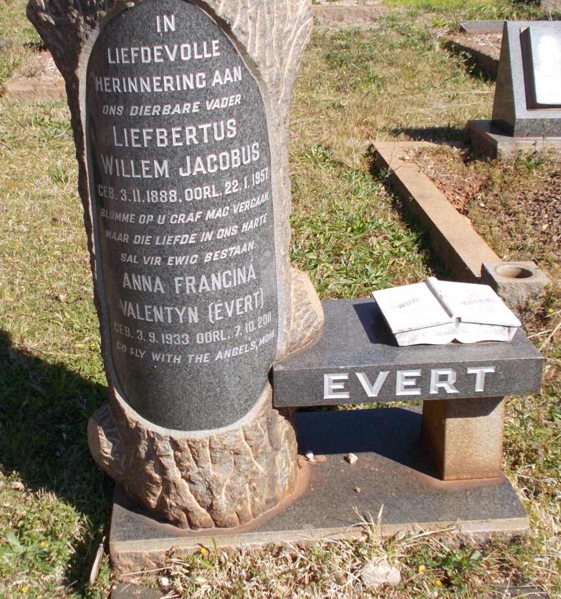 EVERT Liefbertus Willem Jacobus 1888-1957 :: VALENTYN Anna Francina nee EVERT 1933-2011