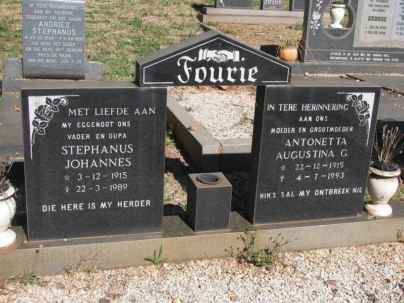 FOURIE Stephanus Johannes 1915-1989 &amp; Antonetta Augustina G. 1915-1993