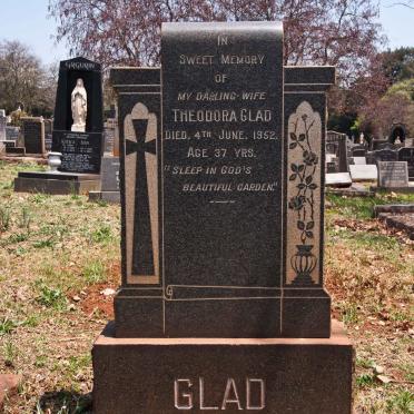 GLAD Theodora -1952