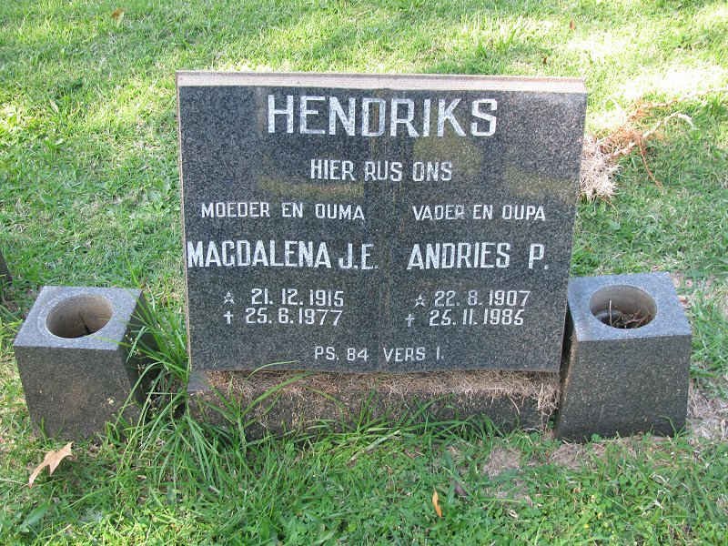 HENDRIKS Andries P. 1907-1985 &amp; Magdalena J.E. 1915-1977