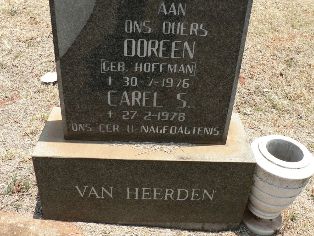 HEERDEN Carel S., van -1978 &amp; Doreen HOFFMAN -1976