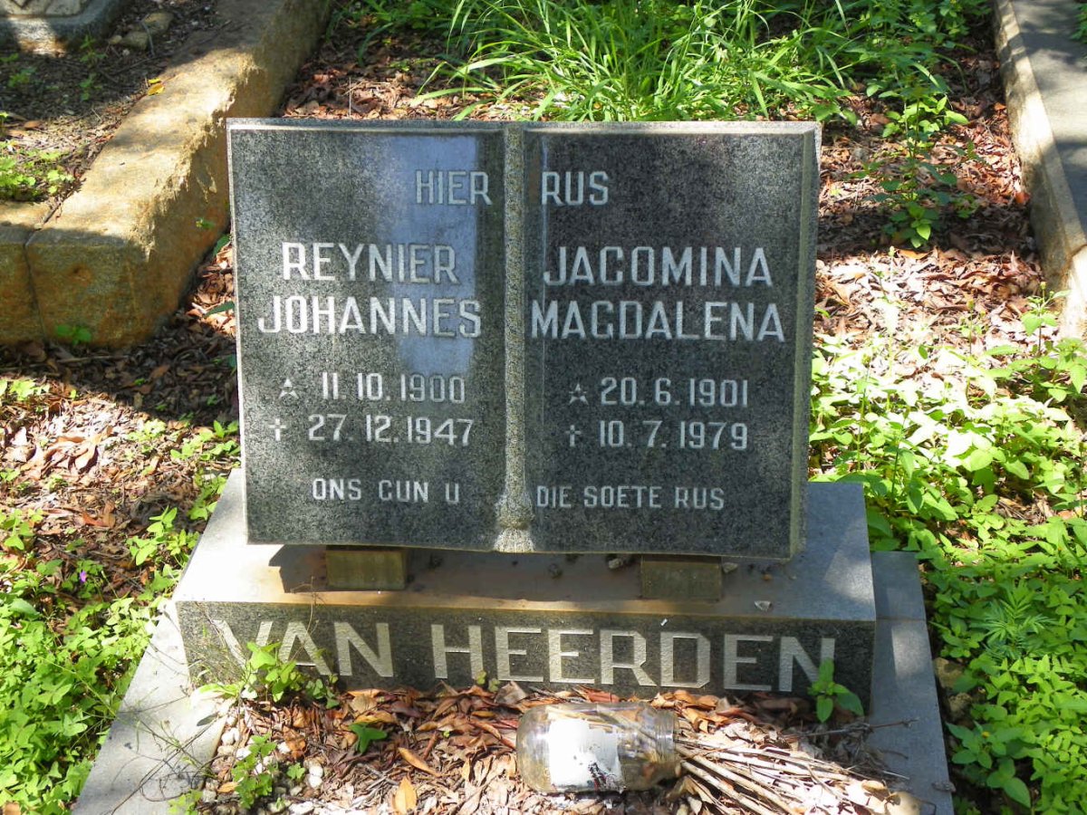 HEERDEN Reynier Johannes, van 1900-1947 &amp; Jacomina Magdalena 1901-1979