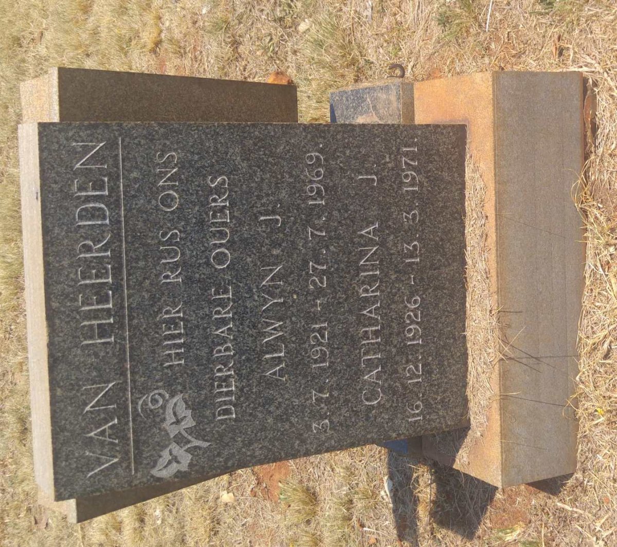 HEERDEN Alwyn J., van 1921-1969 &amp; Catharina J. 1926-1971