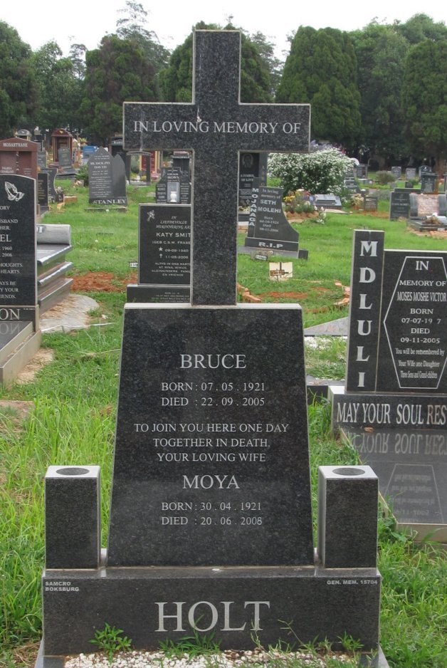 HOLT Bruce 1921-2005 &amp; Maya 1921-2008