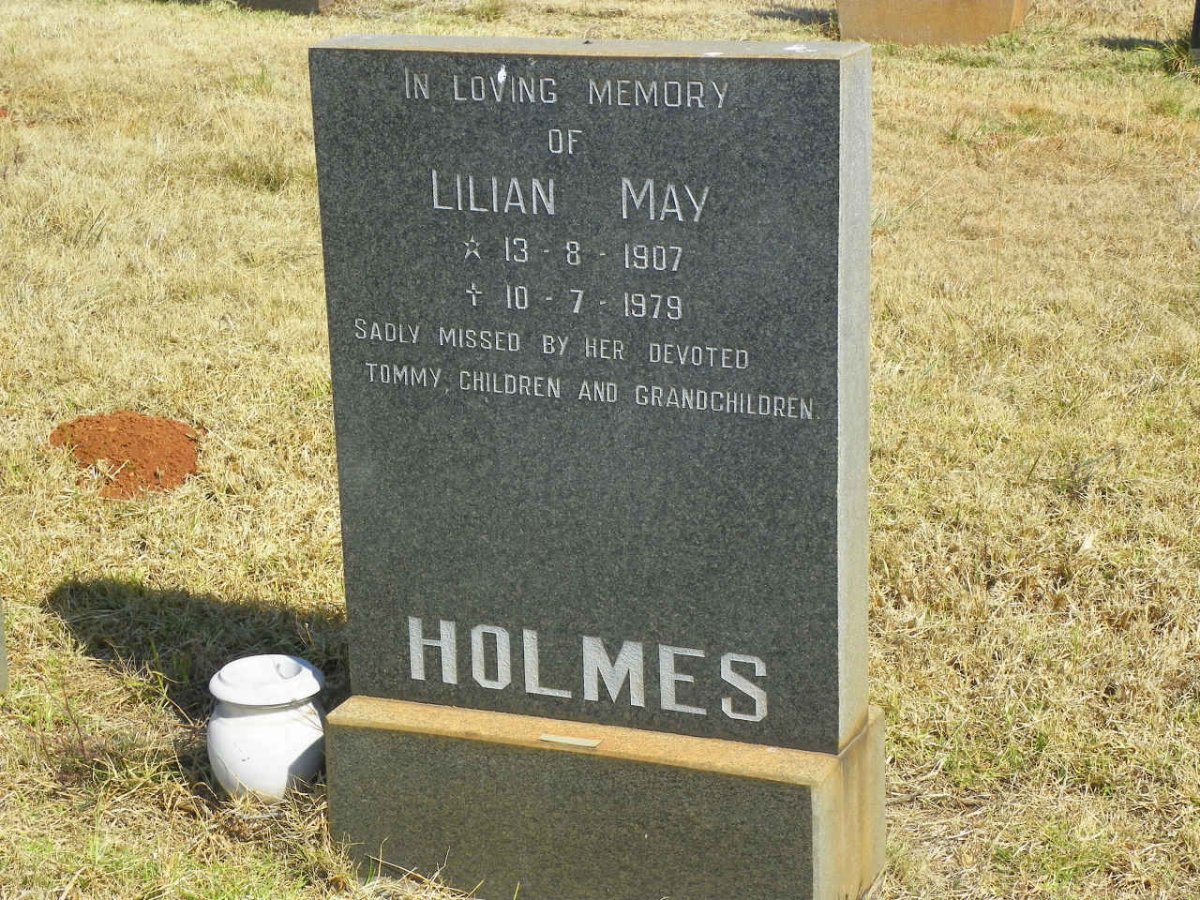 HOLMES Lilian May 1907-1979