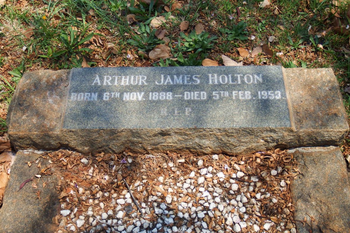 HOLTON Arthur James 1888-1953 &amp; Beatrice 1893-1983