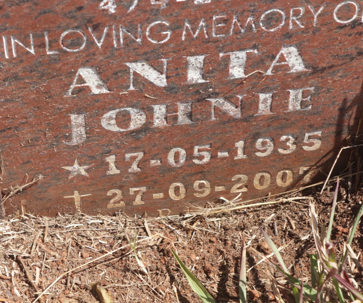 JOHNIE Anita 1935-2007