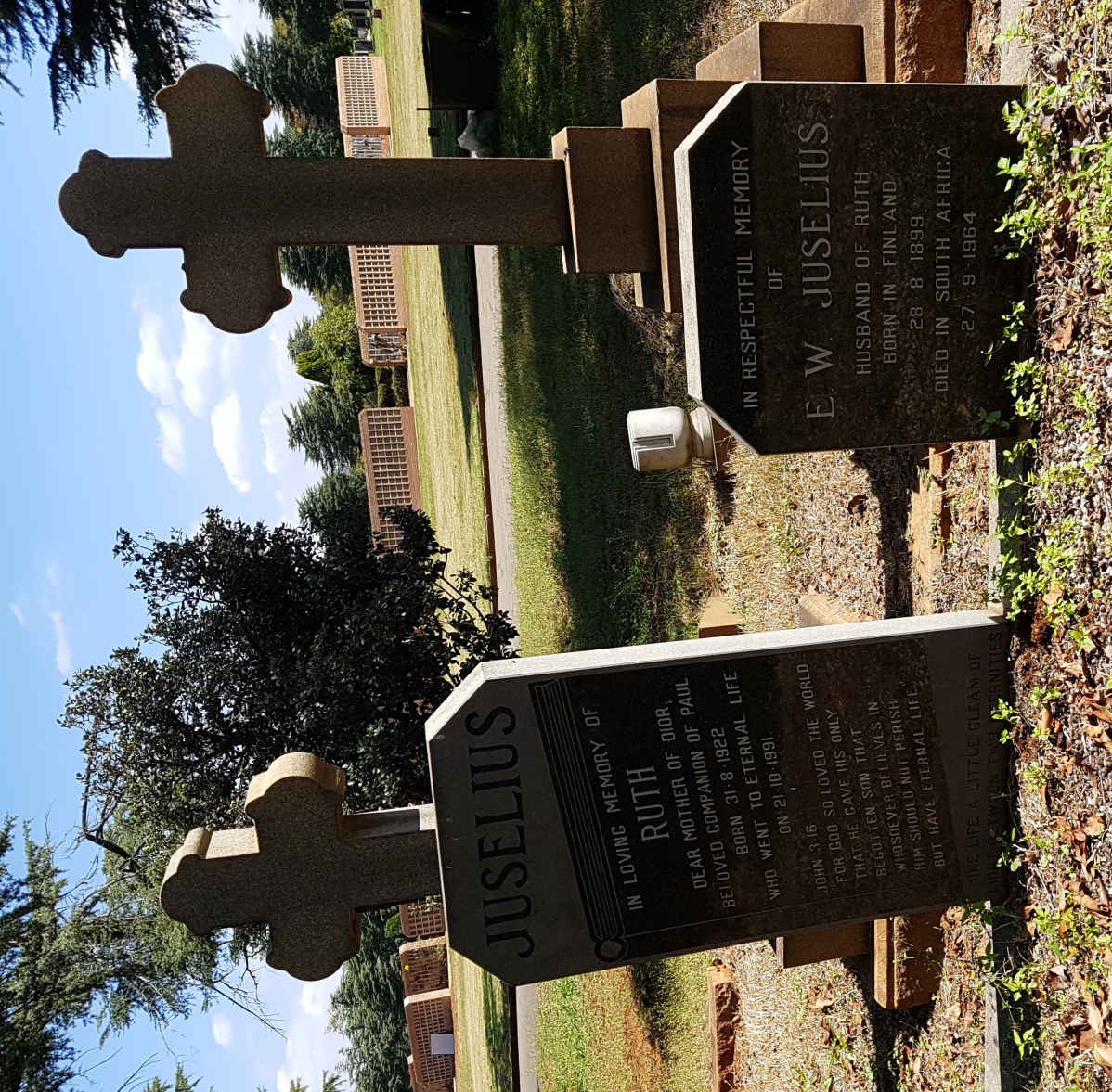 JUSELIUS E.W. 1899-1964 &amp; Ruth 1922-1991