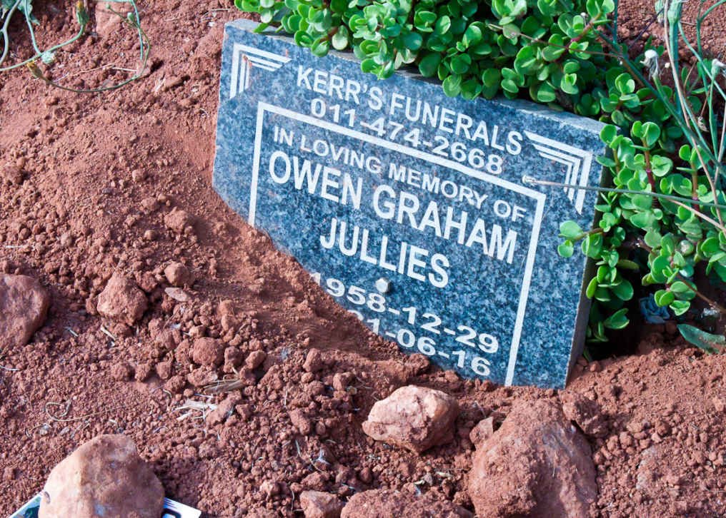 JULLIES Owen Graham 1958-2021