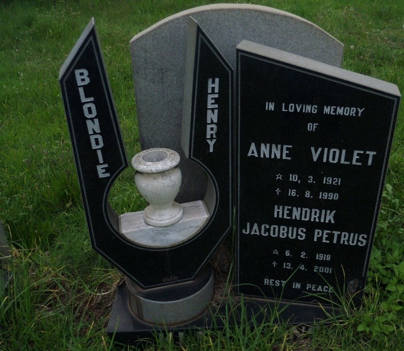 KLE???NS Hendrik Jacobus Petrus 1918-2001 &amp; Anne Violet 1921-1990