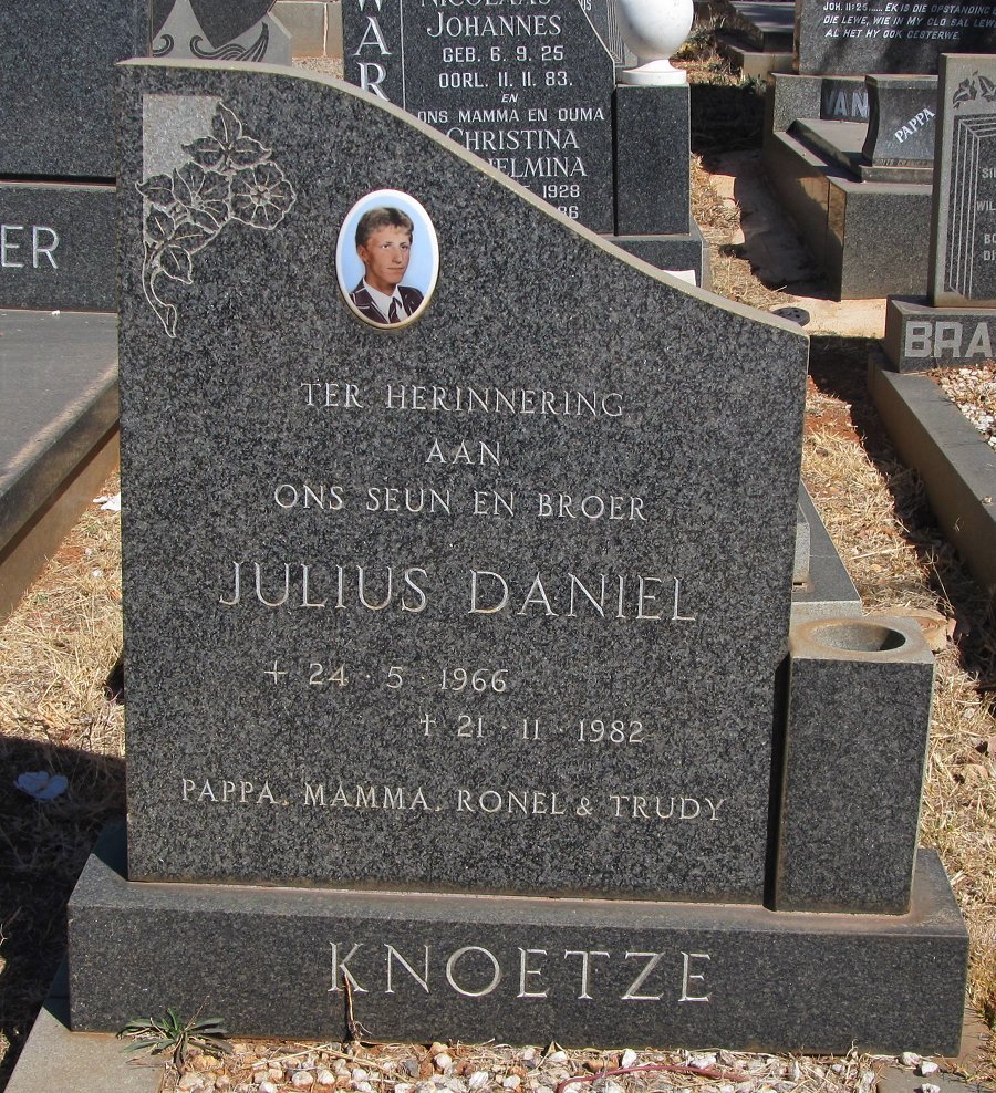 KNOETZE Julius Daniel 1966-1982