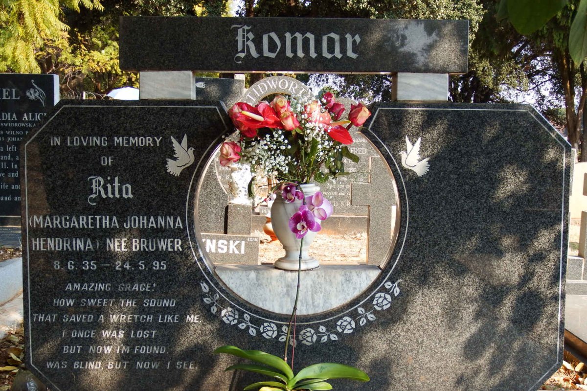 KOMAR Margaretha Johanna Hendrina nee BRUWER 1935-1995