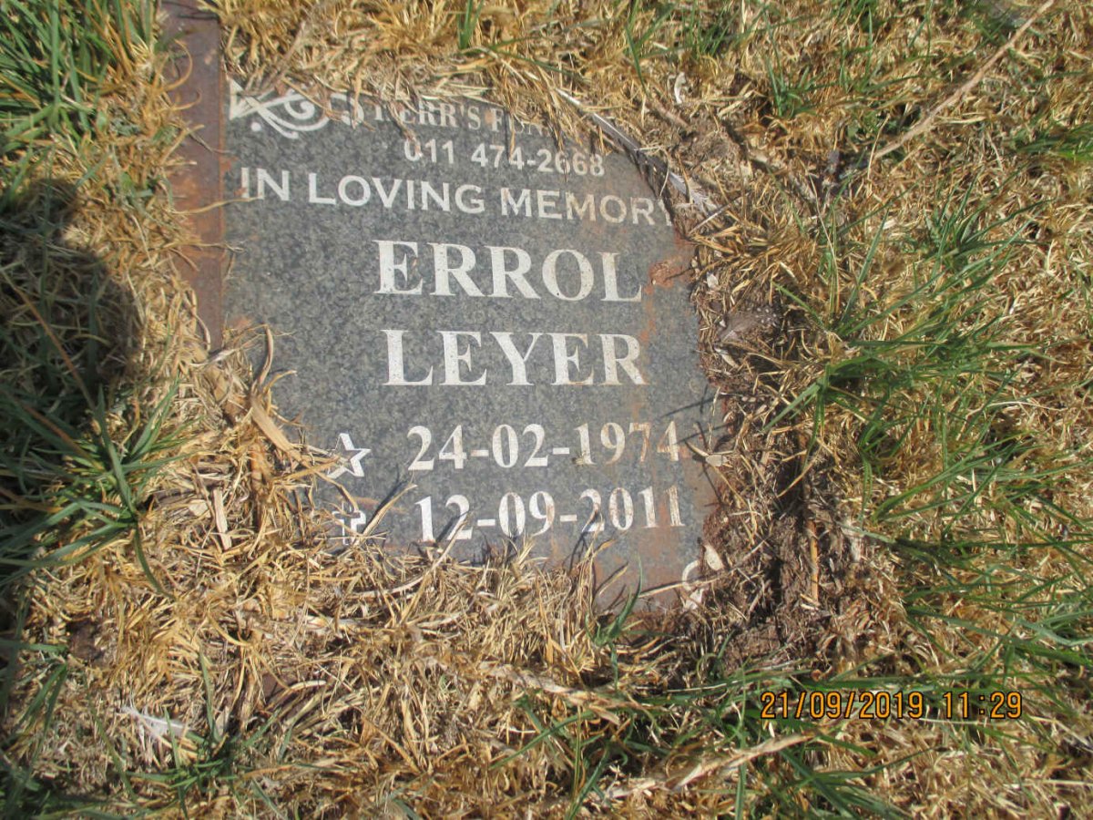 LEYER Errol 1974-2011