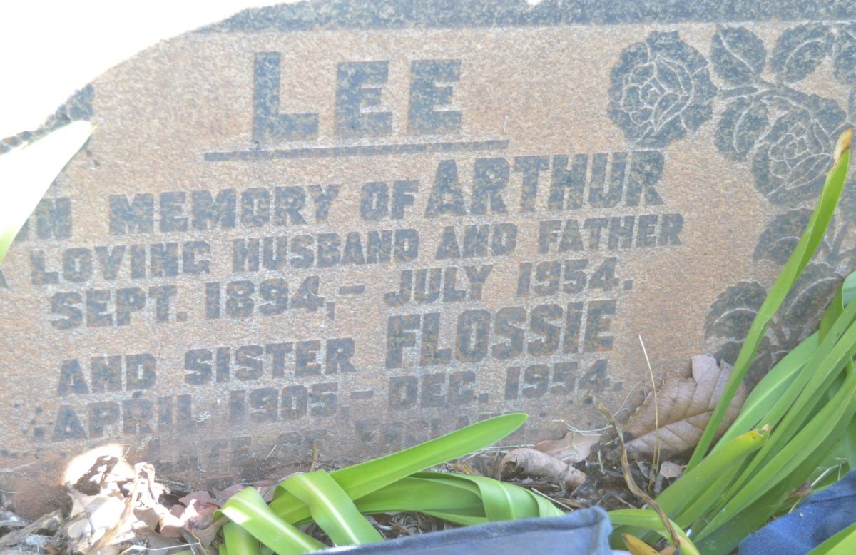 LEE Arthur 1894-1954 :: LEE Flossie 1905-1954