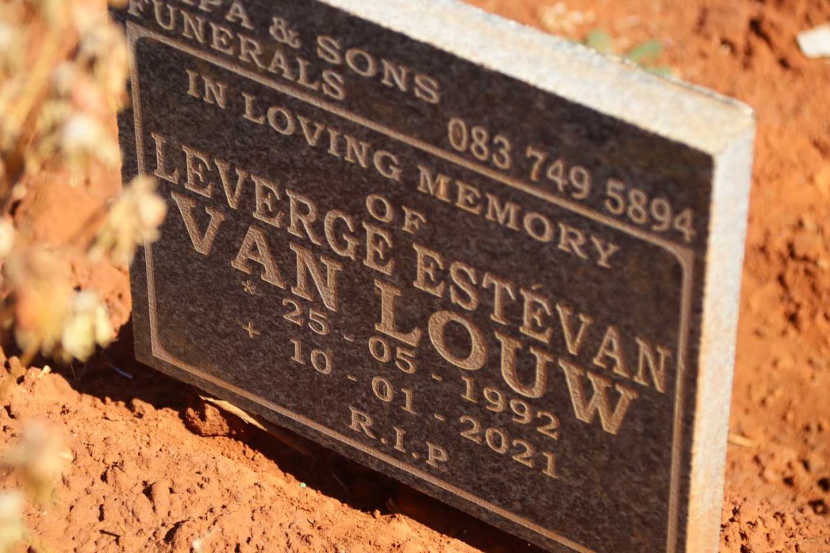 LOUW Leverge Estevan, van 1992-2021