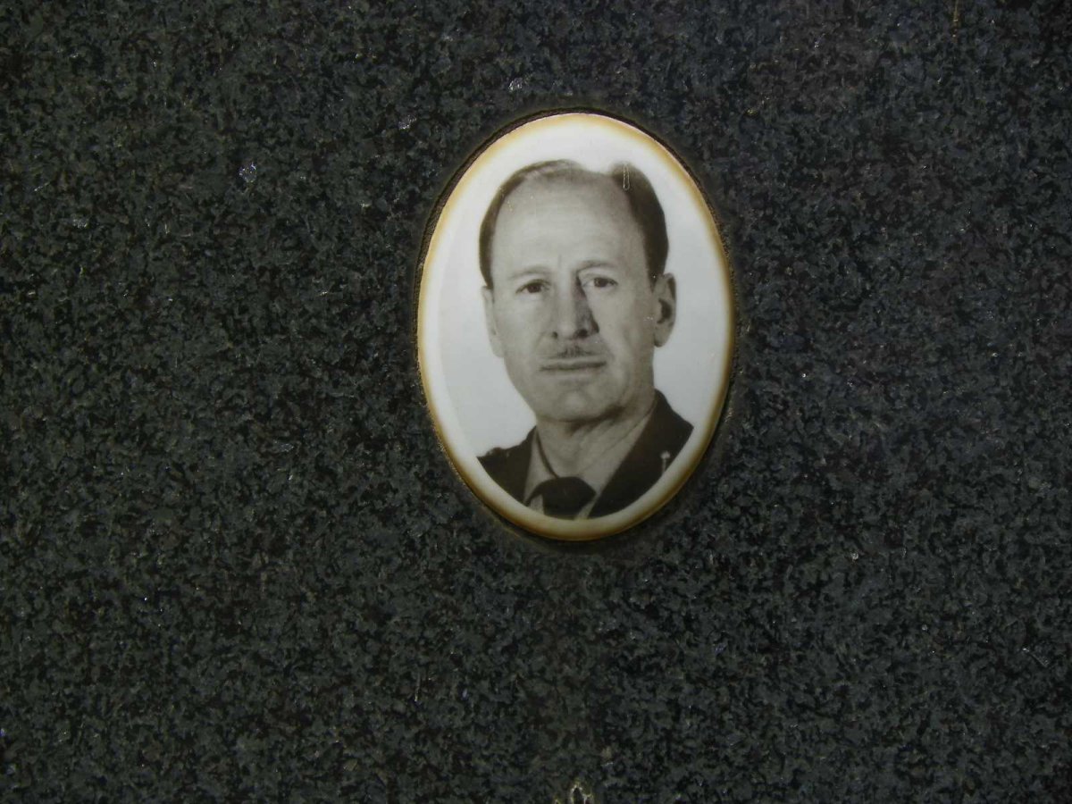LOUW Willem Johannes Nicolaas 1918-1975 &amp; Queenie NELL 1920-2007