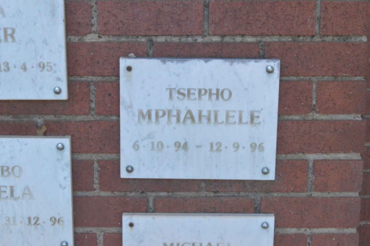 MPHAHLELE Tsepho 1994-1996