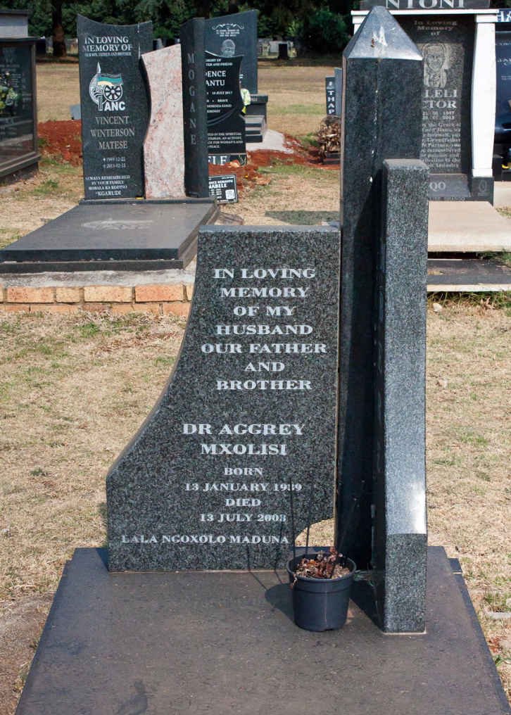 MXOLISI Aggrey 1939-2003