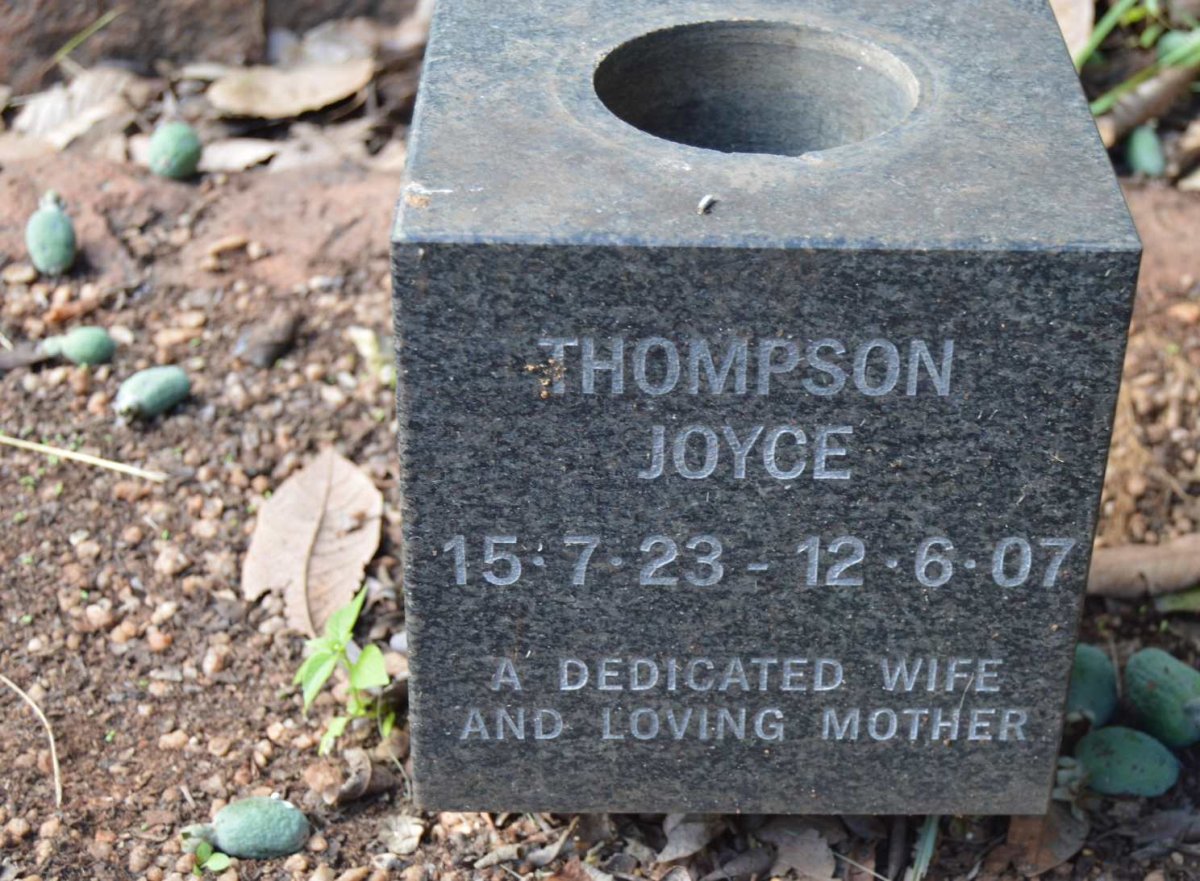 THOMPSON Joyce 1923-2007