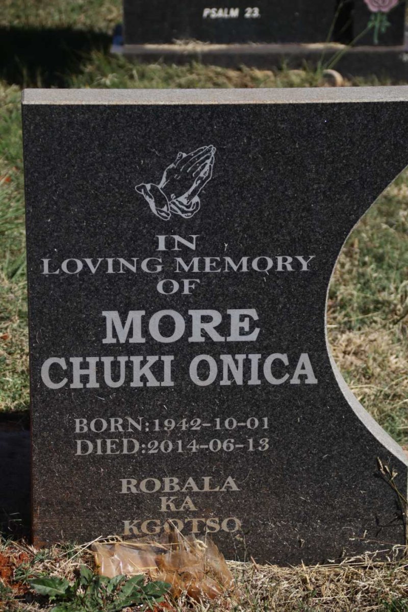 MORE Chuki Onica 1942-2014