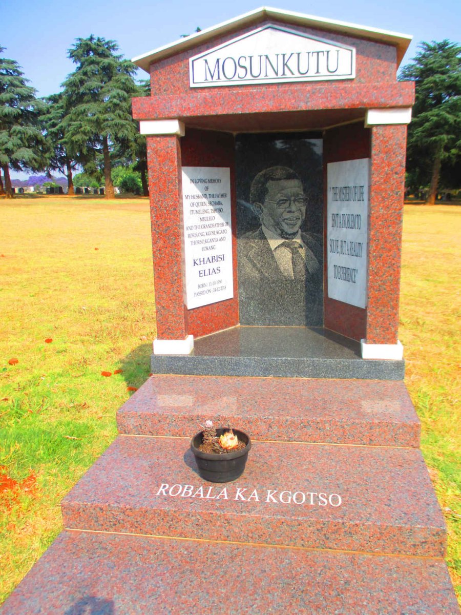 MOSUNKUTU Khabisa Elias 1950-2018