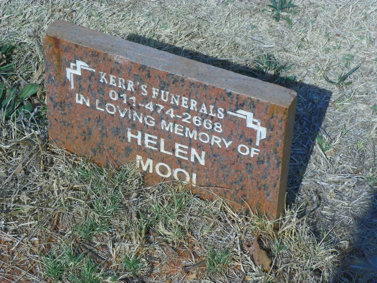 MOOI Helen