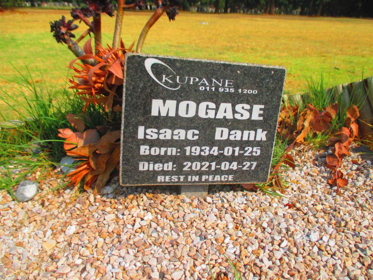 MOGASE Isaac Dank 1934-2021