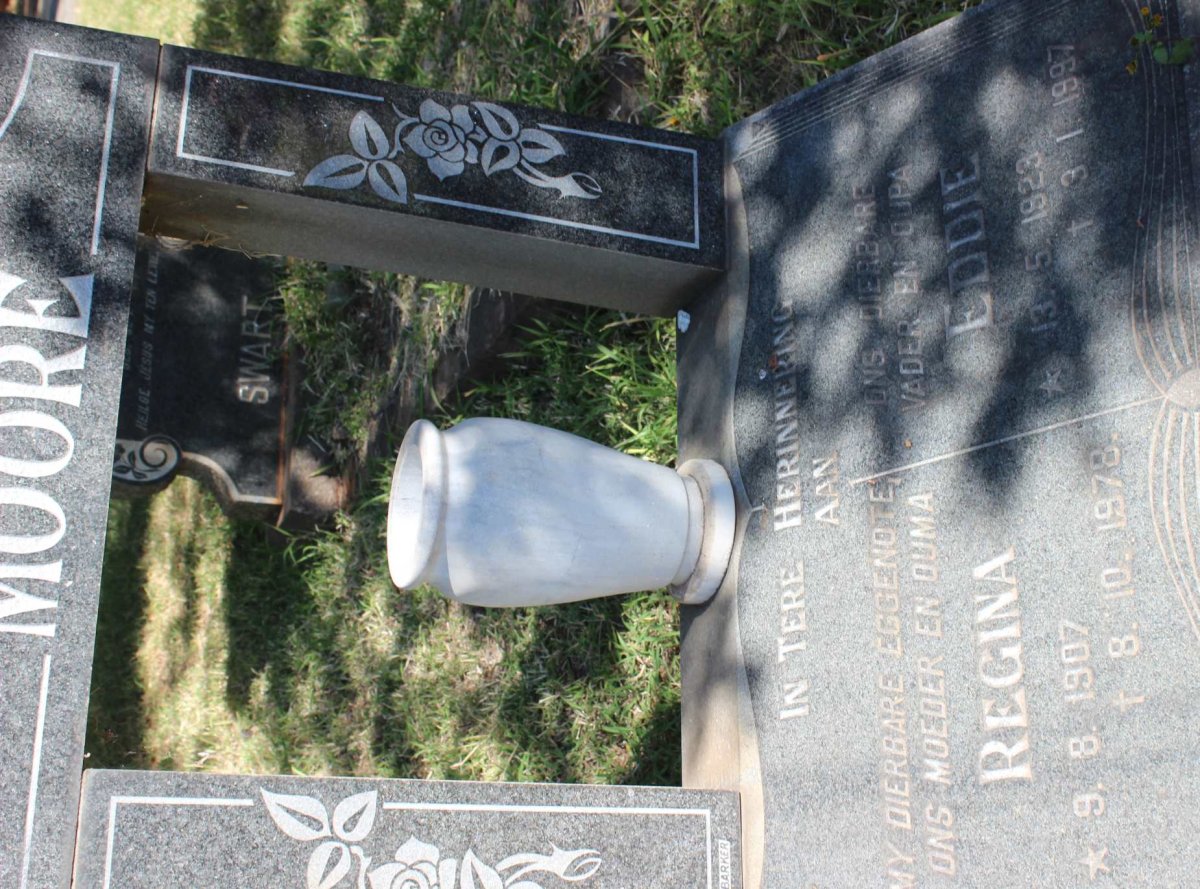 MOORE Eddie 1923-1997 &amp; Regina 1907-1978