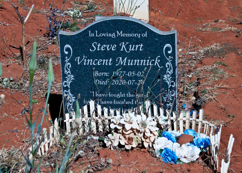 MUNNICK Steve Kurt Vincent 1977-2020
