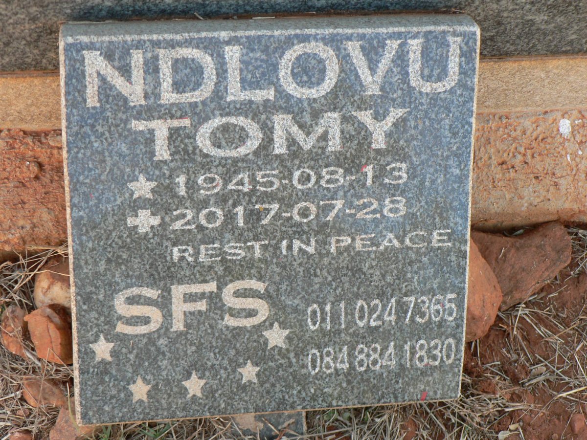 NDLOVU Tomy 1945-2017