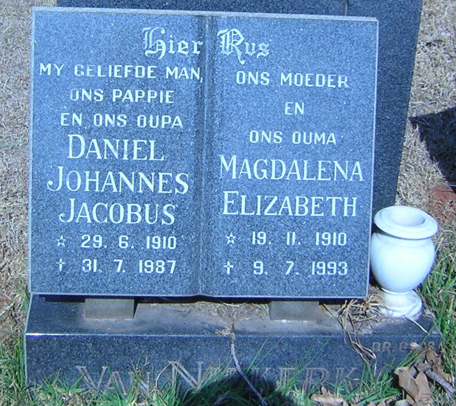 NIEKERK Daniel Johannes Jacobus, van 1910-1987 &amp; Magdalena Elizabeth 1910-1993