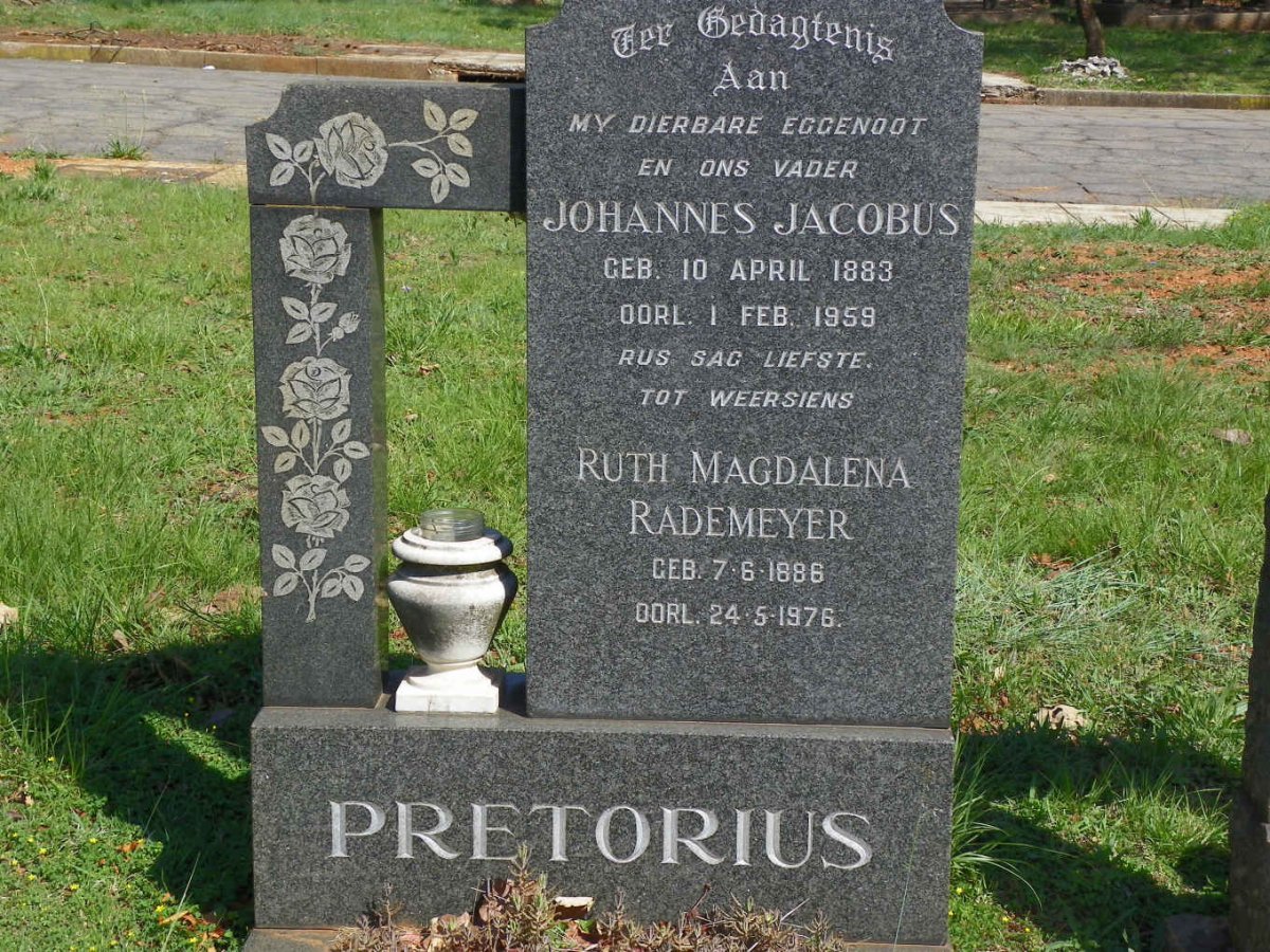 PRETORIUS Johannes Jacobus 1883-1959 &amp; Ruth Magdalena RADEMEYER 1886-1976