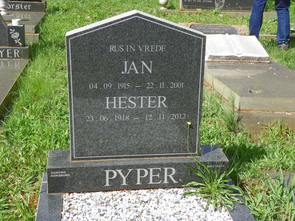 PYPER Jan 1915-2001 &amp; Hester 1918-2012