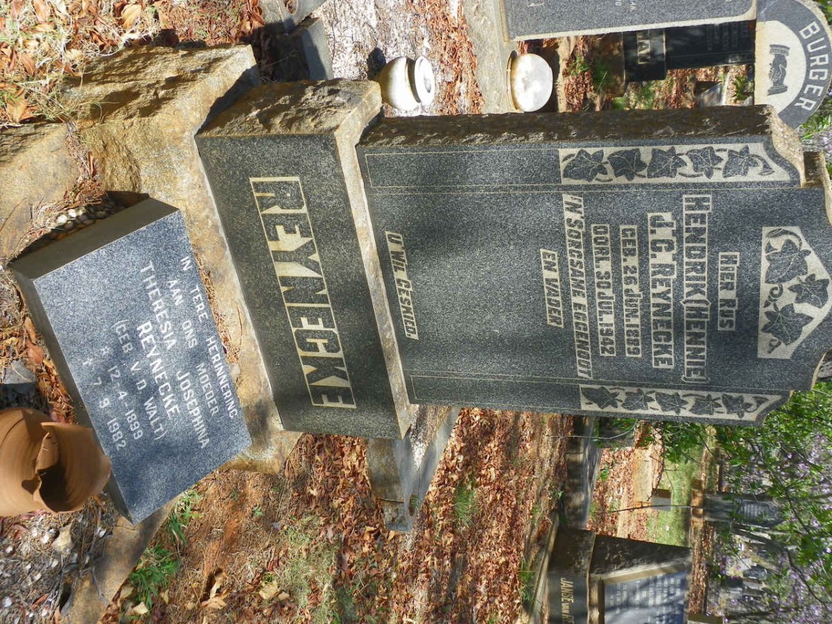REYNECKE Hendrik J.C. 1889-1942 &amp; Theresia Josephina V.D. WALT 1899-1982