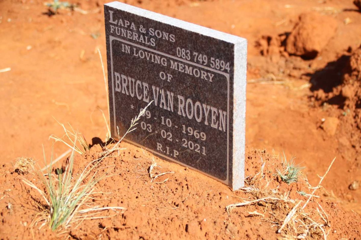ROOYEN Bruce, van 1969-2021