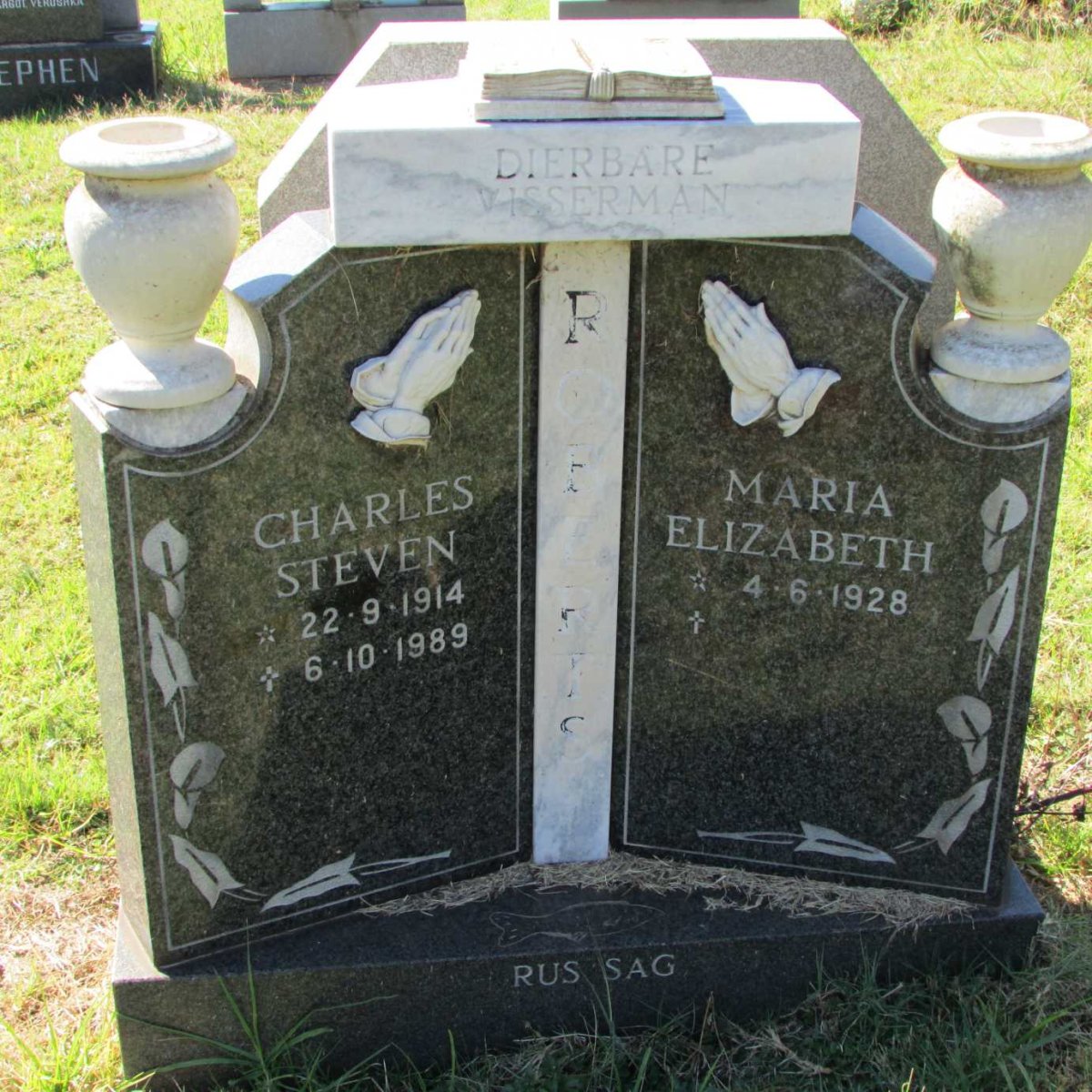 ROBERTS Charles Steven 1914-1989 &amp; Maria Elizabeth 1928