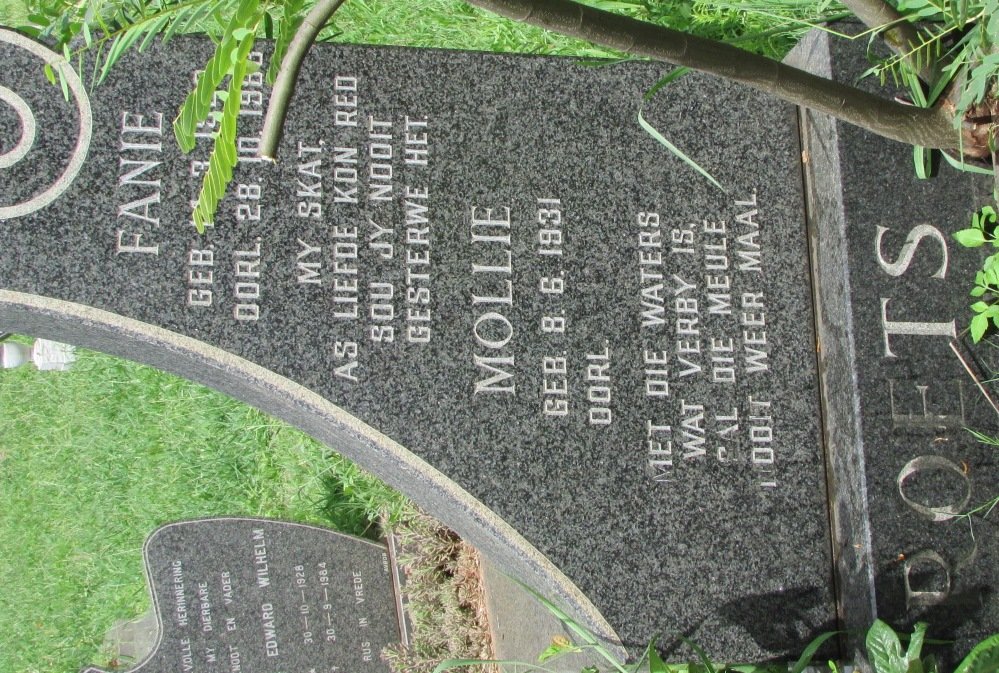 ROETS Fanie 19??-1983 &amp; Mollie 1931-
