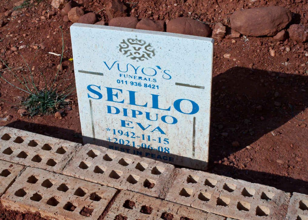 SELLO Dipuo Eva 1942-2021