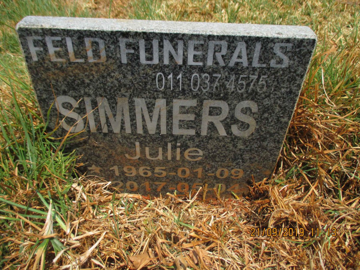 SIMMERS Julie 1965-2017