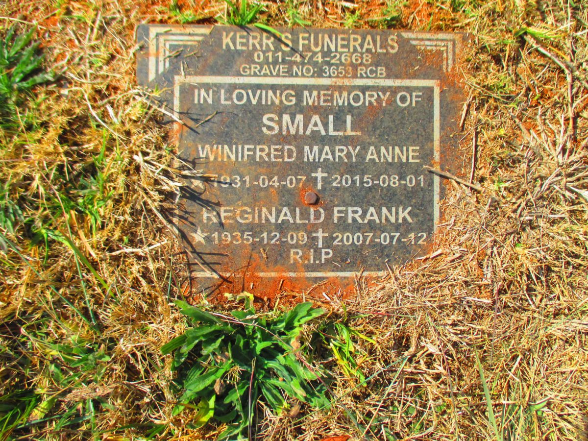 SMALL Reginald Frank 1935-2007 &amp; Winifred Mary Anne 1931-2015
