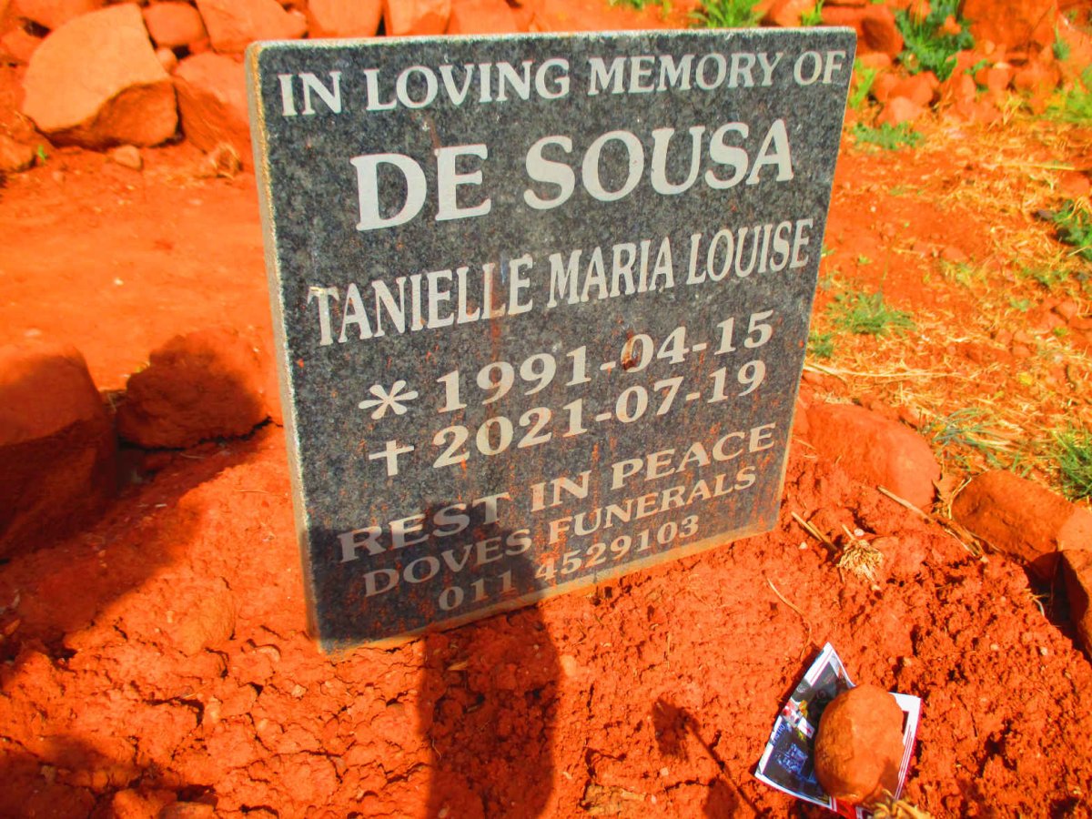 SOUSA Tanielle Maria Louise, de 1991-2021