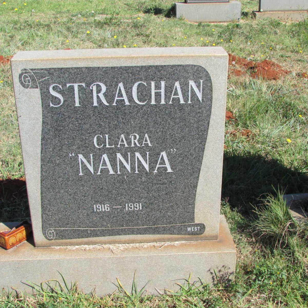 STRACHAN Clara 1916-1991