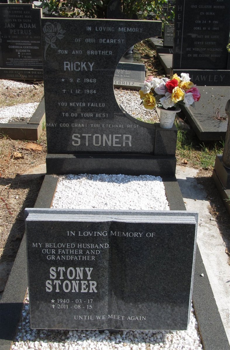 STONER Stony 1940-2011 :: STONER Ricky 1968-1984