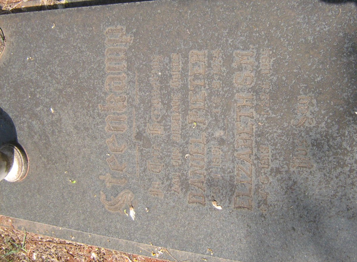 STEENKAMP Daniel Pieter 1901-1974 &amp; Elizabeth S.M. 1913-1995