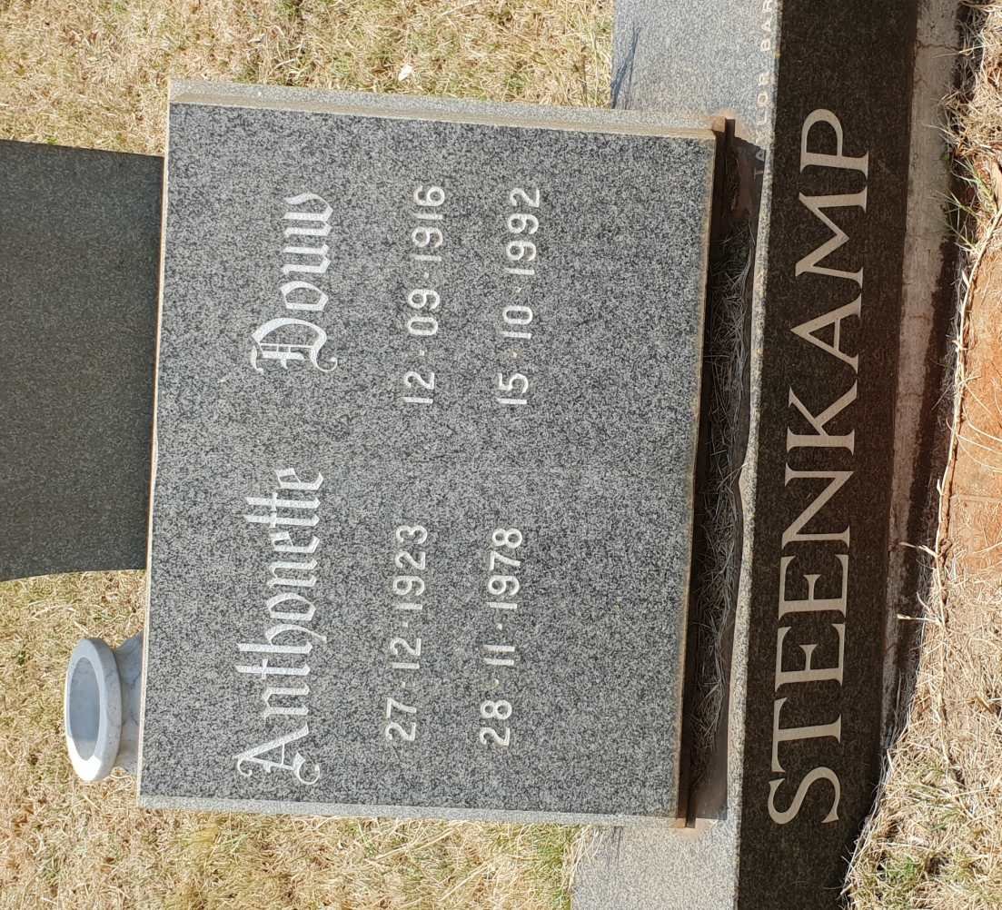 STEENKAMP Douw 1916-1992 &amp; Anthonette 1923-1978
