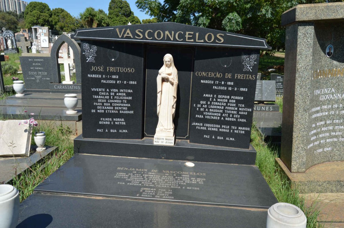 VASCONCELOS Jose Frutuoso 1913-1985 &amp; Conceicao De Freitas 1916-1983 :: DE VASCONCELOS Benjamin 1941-1998
