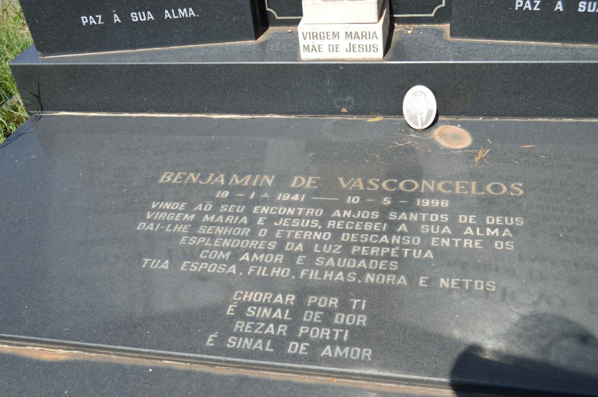 VASCONCELOS Jose Frutuoso 1913-1985 &amp; Conceicao De Freitas 1916-1983 :: DE VASCONCELOS Benjamin 1941-1998