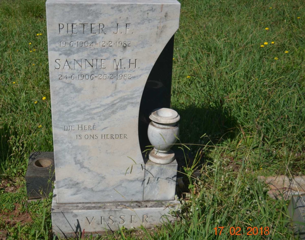 VISSER Pieter J.F. 1904-1982 &amp; Sannie M.H. 1906-1982